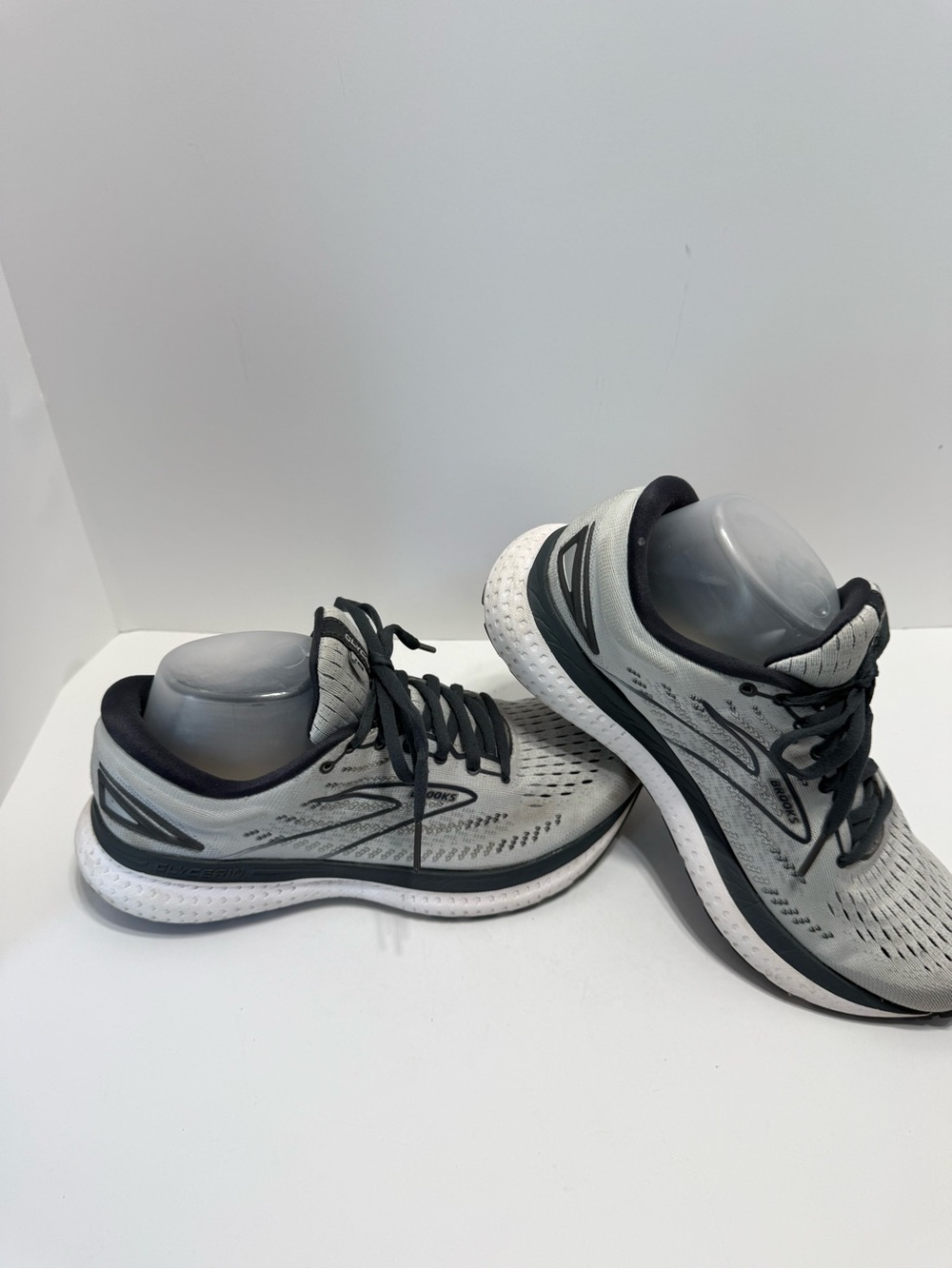 Brooks Glycerin 19 Running Shoes Women's Gray And White Color-way Sz 9.5.